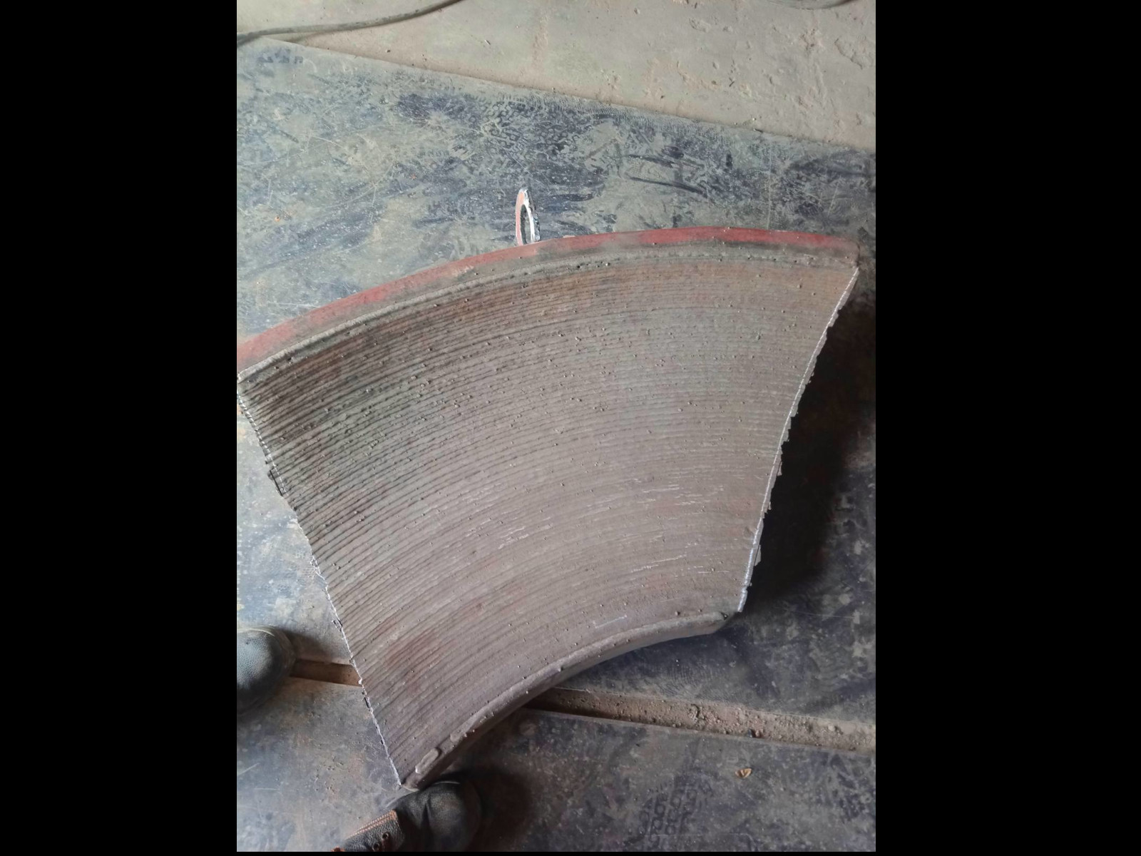 Rebuilding &Hard-facing Vertical Coal Mill Table Liner img 4